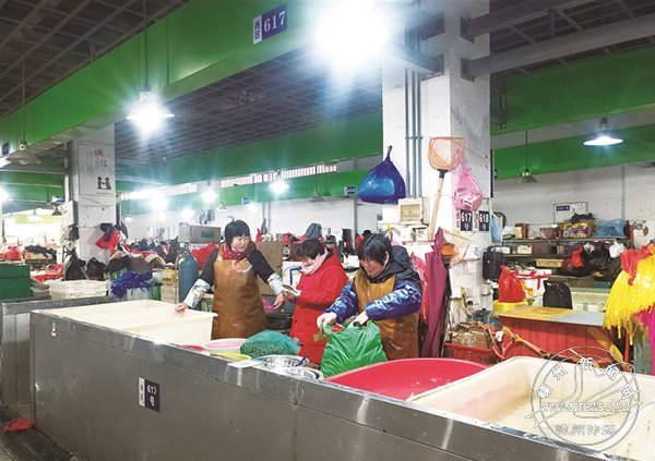 口罩一定要戴好！农贸市场商家、顾客佩戴口罩不规范